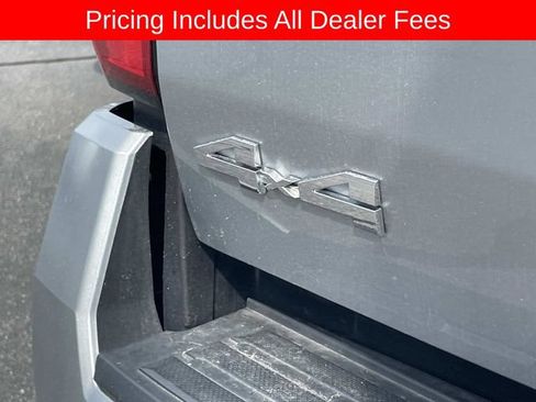 Used 2025 Toyota Tacoma SR5 AWD/4WD image 9