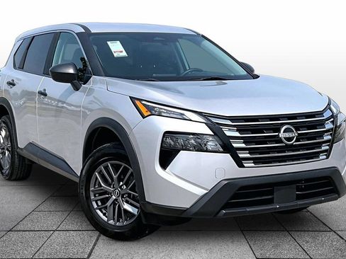 Used 2024 Nissan Rogue S AWD/4WD image 2