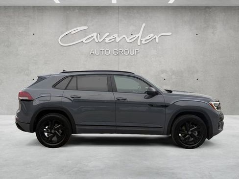 Used 2025 Volkswagen Atlas Cross Sport SEL R-Line AWD/4WD image 17