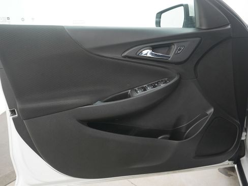 Used 2020 Chevrolet Malibu LT image 18