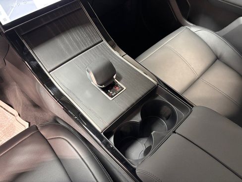 New 2026 Land Rover Range Rover Velar Dynamic SE image 14