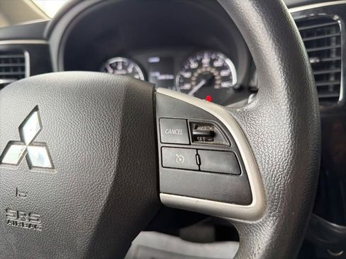 Used 2018 Mitsubishi Outlander ES AWD/4WD image 29