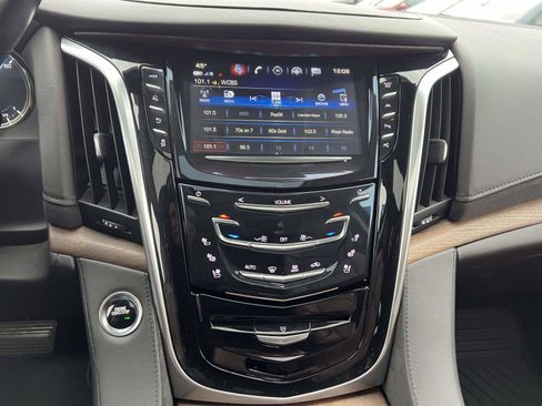 Used 2020 Cadillac Escalade Luxury w/ LPO, Radiant Package image 22