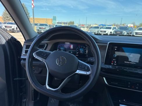 Used 2024 Volkswagen Atlas SE FWD image 38