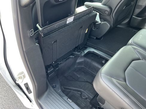 New 2026 Chrysler Pacifica Select image 46