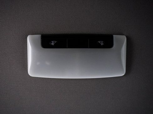 Used 2023 Nissan Rogue S image 9