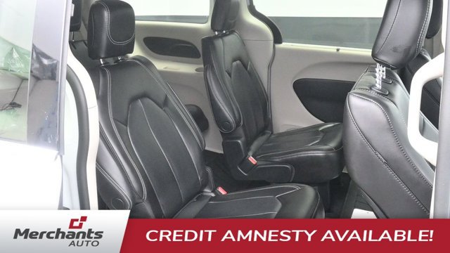 Used 2023 Chrysler Pacifica Touring-L AWD/4WD image 12