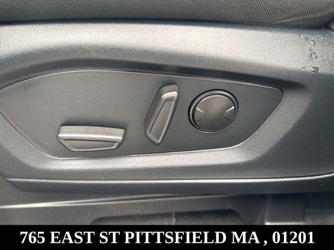 Used 2022 Ford Explorer XLT image 13