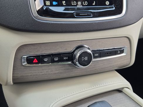 Used 2025 Volvo XC90 B6 Plus w/ Protection Package Premier image 26