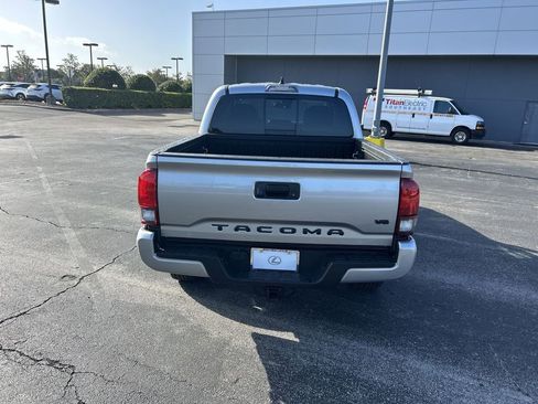 Used 2022 Toyota Tacoma SR5 w/ Technology Package image 12