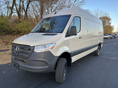 New 2025 Mercedes-Benz Sprinter 2500 image 3