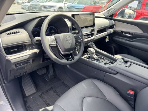 Used 2026 Toyota Grand Highlander Limited image 17