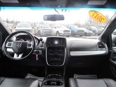 Used 2017 Dodge Grand Caravan GT image 27