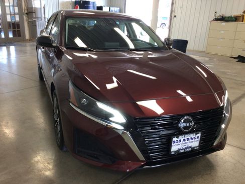 Used 2024 Nissan Altima 2.5 SV image 7