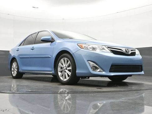 Used 2013 Toyota Camry XLE w/ Leather Pkg FWD image 10
