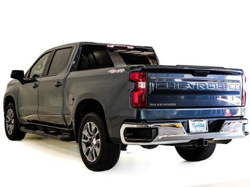 Used 2022 Chevrolet Silverado 1500 LT AWD/4WD image 7