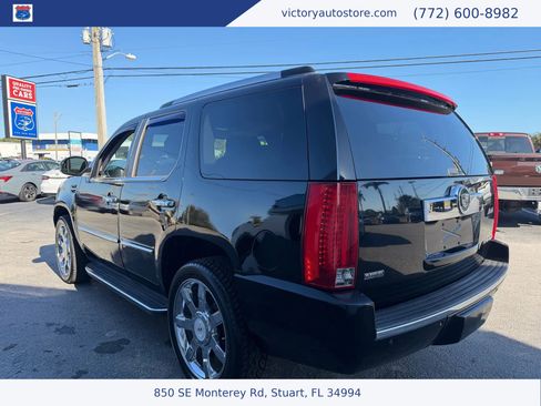 Used 2010 Cadillac Escalade Luxury image 7