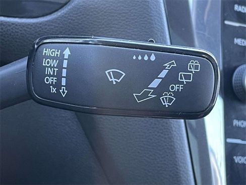 Used 2022 Volkswagen Tiguan SE image 34