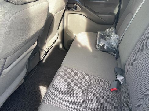 Used 2020 Nissan Frontier SV image 6