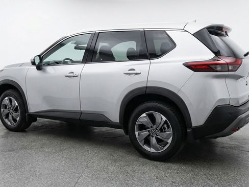 Used 2025 Nissan Rogue SV image 6