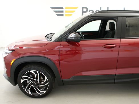 Used 2024 Chevrolet TrailBlazer RS w/ Convenience Package AWD/4WD image 5