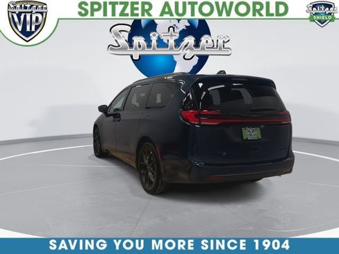 Used 2025 Chrysler Pacifica Limited FWD image 8