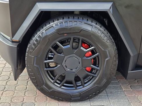 Used 2024 Tesla Cybertruck AWD Crew Cab image 10