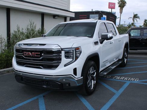 Used 2023 GMC Sierra 1500 SLT w/ SLT Premium Package image 3
