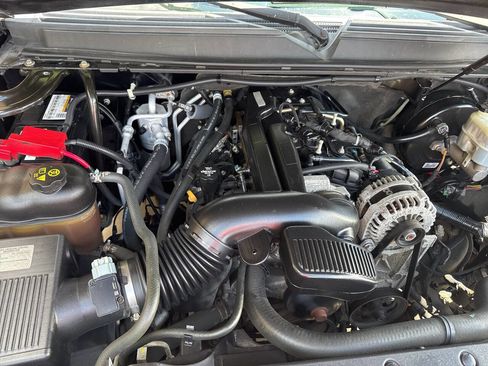 Used 2012 Cadillac Escalade Luxury image 35