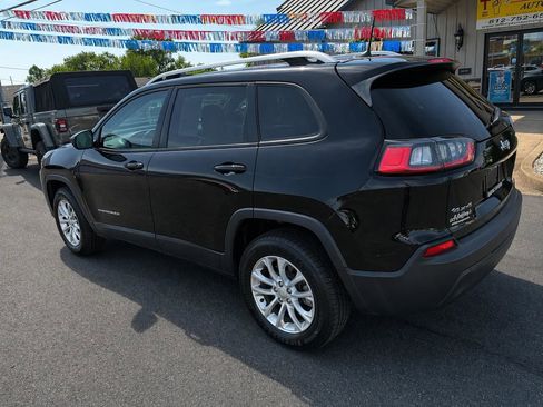 Used 2020 Jeep Cherokee Latitude w/ Cold Weather Group AWD/4WD image 8