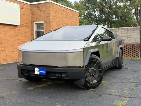 Used 2024 Tesla Cybertruck AWD Crew Cab image 2