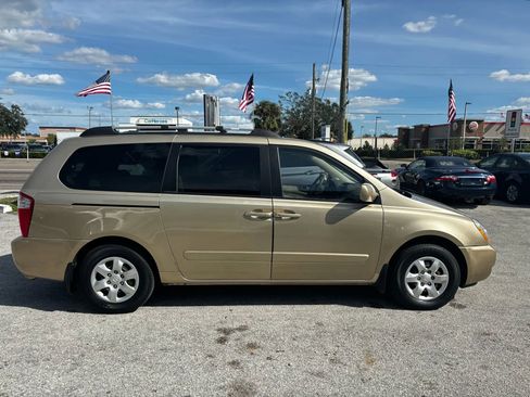 Used 2008 Kia Sedona LX image 4