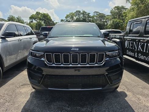 Used 2025 Jeep Grand Cherokee Laredo X w/ Luxury Tech Group I RWD image 8