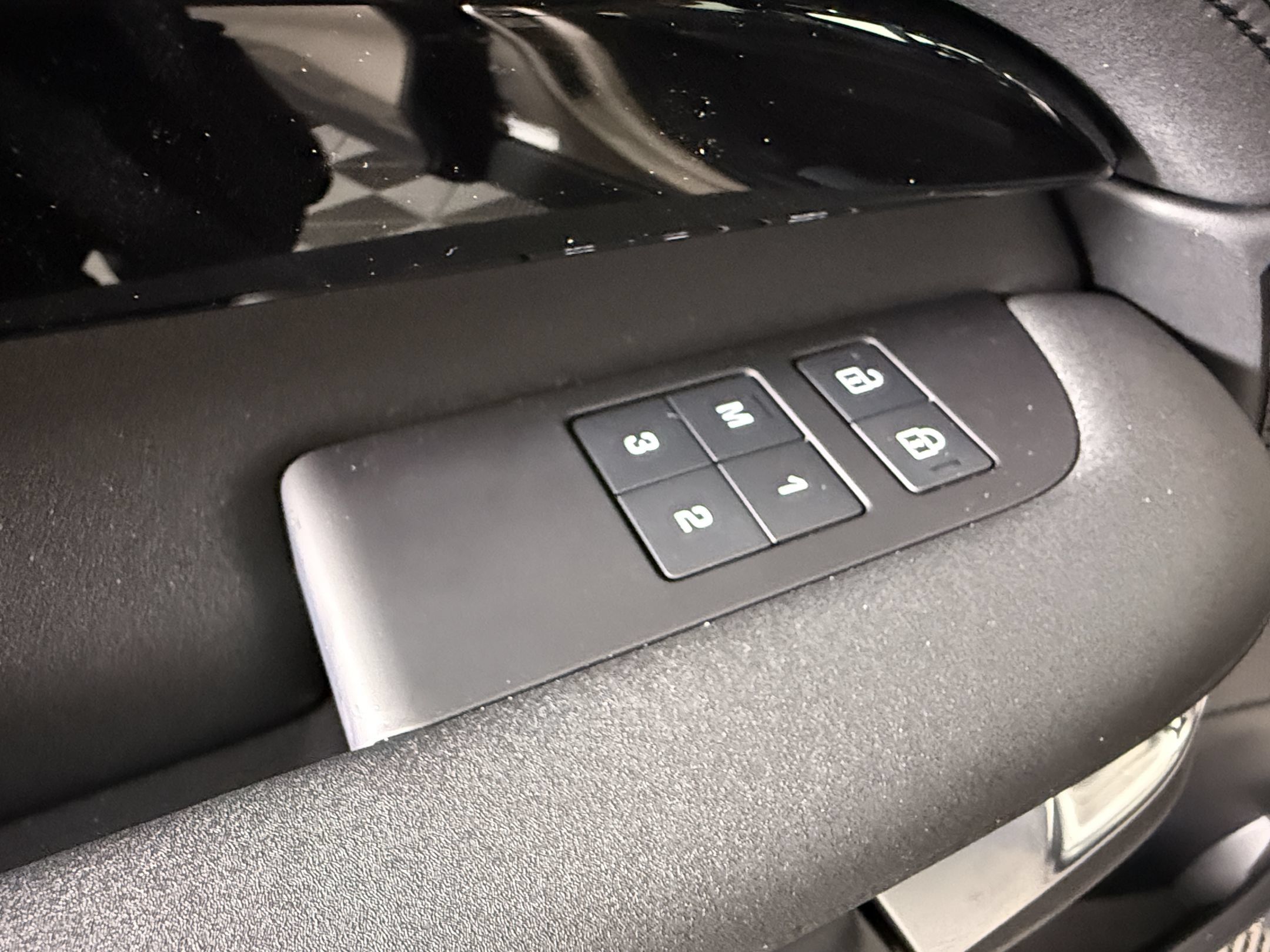 New 2026 Land Rover Discovery S AWD/4WD image 14