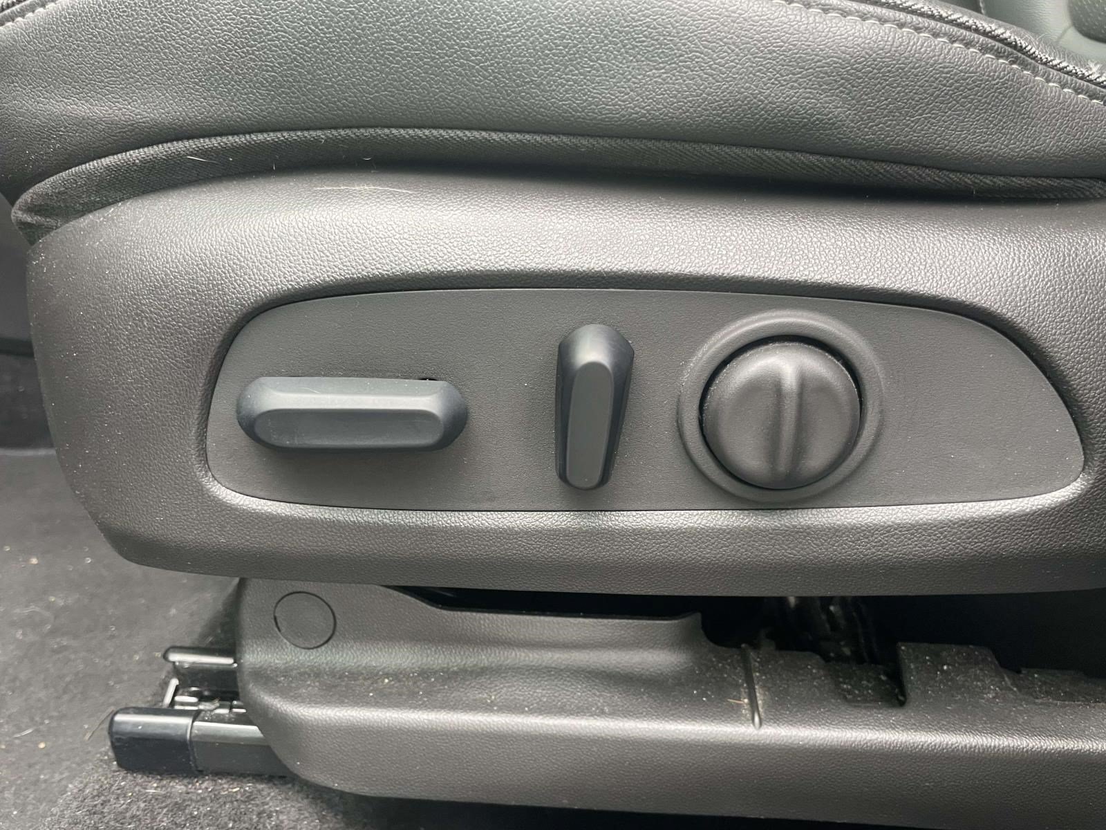 Used 2023 Buick Encore GX Essence w/ Experience Buick Package FWD image 16