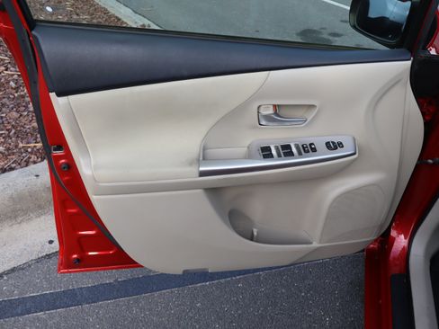 Used 2014 Toyota Prius V Three FWD image 15