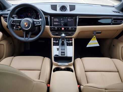Used 2025 Porsche Macan image 16