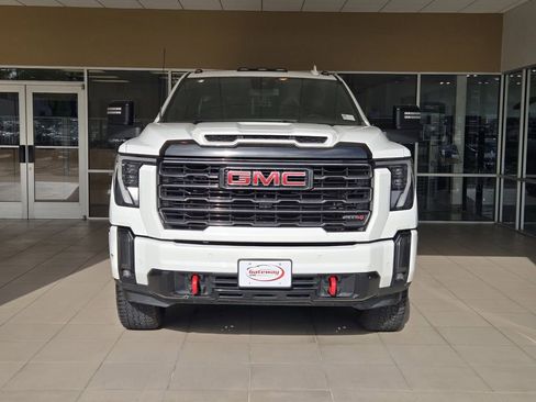 Used 2024 GMC Sierra 2500 AT4 w/ AT4 Preferred Package image 2