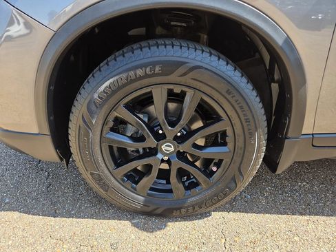 Used 2018 Nissan Rogue SV AWD/4WD image 31