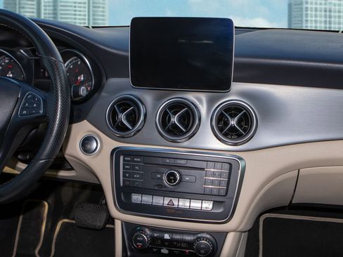 Used 2020 Mercedes-Benz GLA 250 w/ Multimedia Package image 22