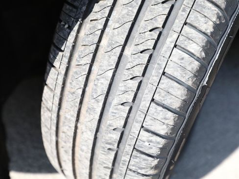 Used 2018 Chrysler Pacifica Touring-L Plus w/ Tire & Wheel Group FWD image 27