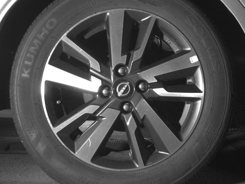 Used 2025 Nissan Versa SV FWD image 15