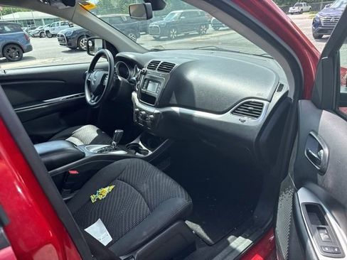 Used 2018 Dodge Journey SE FWD image 9