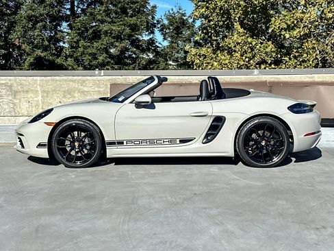 Used 2025 Porsche 718 Boxster image 2