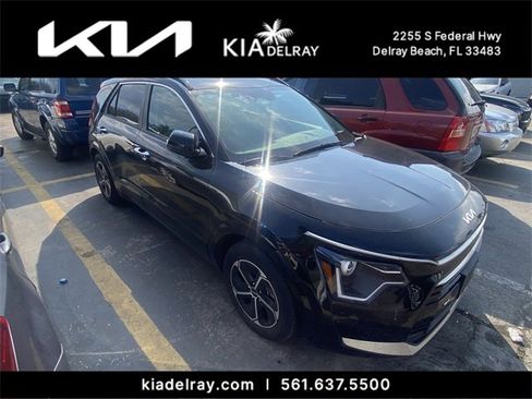 Used 2023 Kia Niro SX image 7