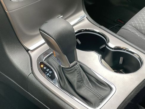 Used 2019 Jeep Grand Cherokee Laredo image 19