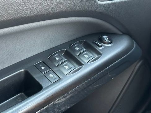 Used 2018 Chevrolet Colorado Z71 AWD/4WD image 32