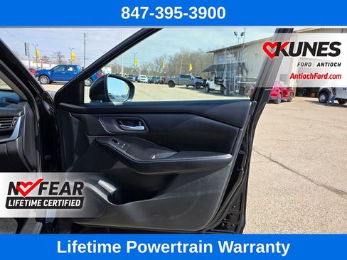 Used 2025 Nissan Rogue SV image 30