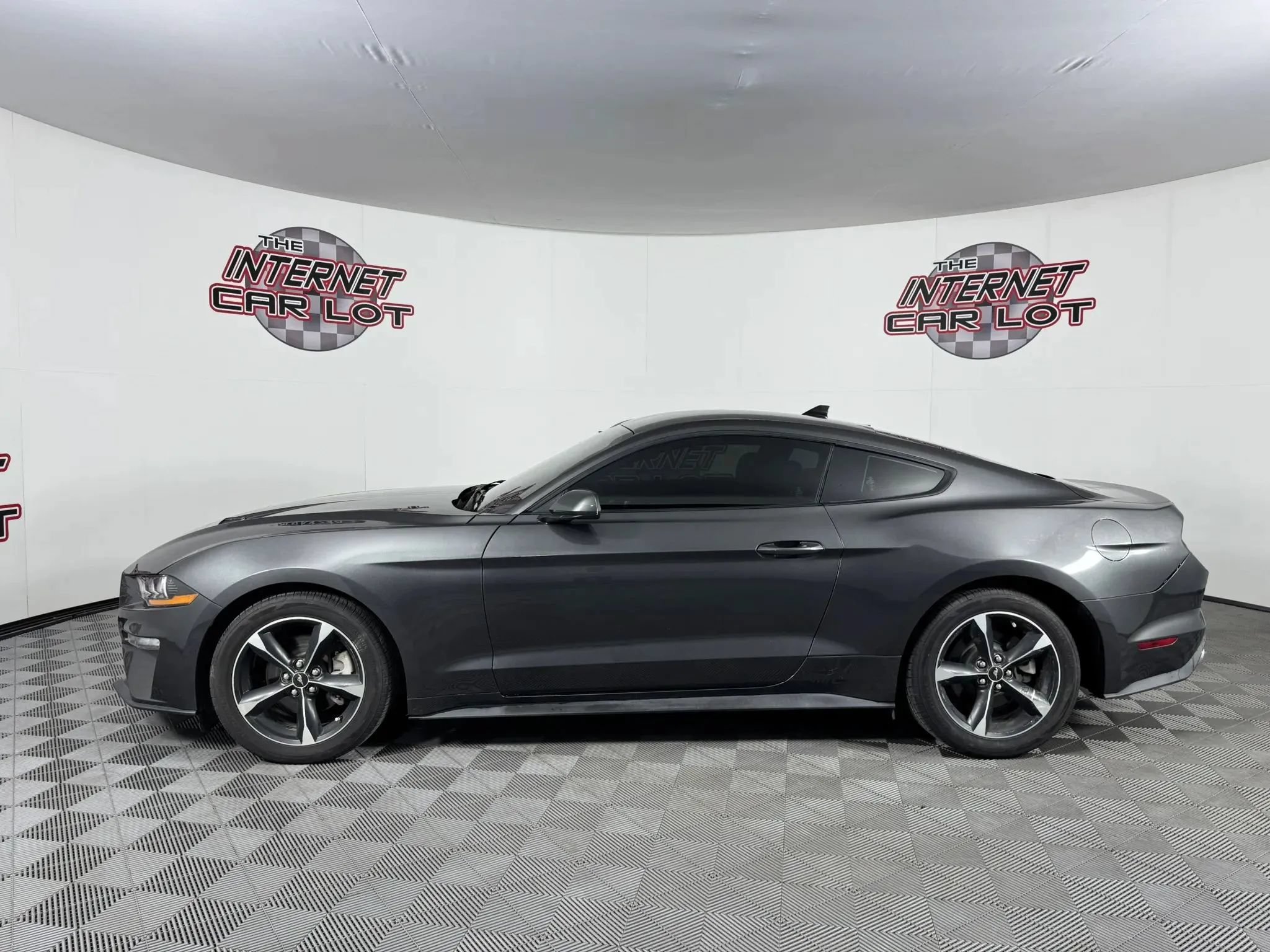 Used 2020 Ford Mustang Coupe RWD image 4