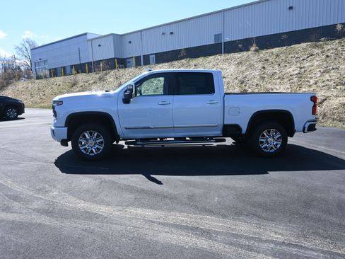 New 2026 Chevrolet Silverado 3500 High Country w/ High Country Premium Package AWD/4WD image 9